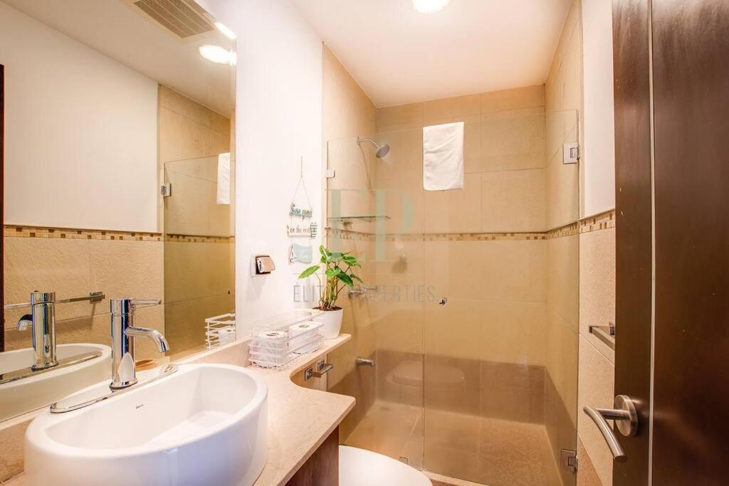 Cr Mariposa Rentals Lakeview Penthouse With Office Space, Pool, Gym, Tennis سانتا آنا المظهر الخارجي الصورة
