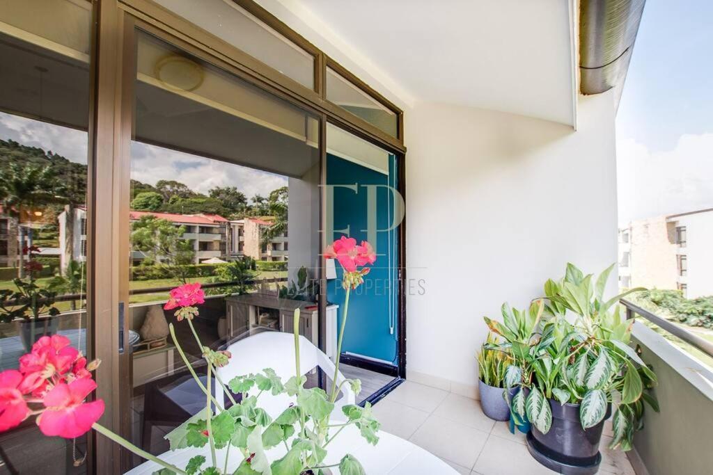 Cr Mariposa Rentals Lakeview Penthouse With Office Space, Pool, Gym, Tennis سانتا آنا المظهر الخارجي الصورة