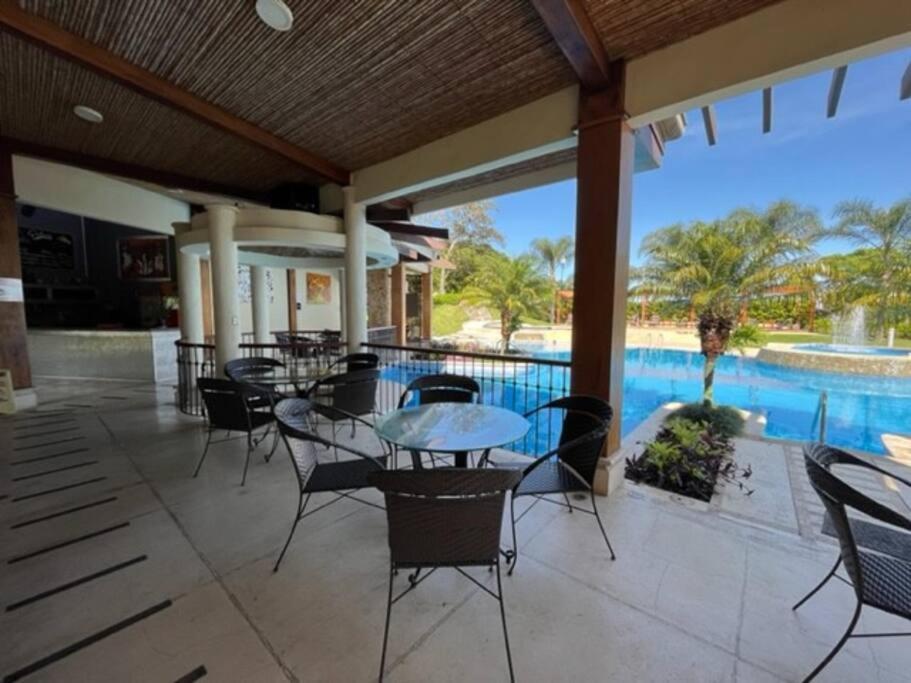 Cr Mariposa Rentals Lakeview Penthouse With Office Space, Pool, Gym, Tennis سانتا آنا المظهر الخارجي الصورة